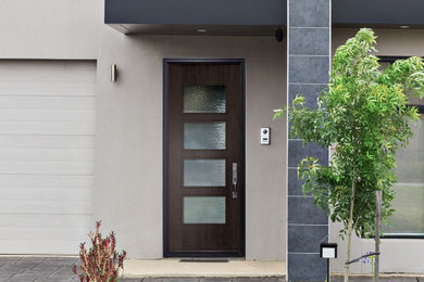Modelo de puerta principal minimalista con puerta simple