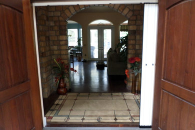 Entryway - traditional entryway idea in Tampa