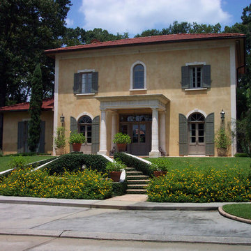Front view of Tuscan style Villa