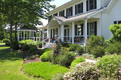 Example of a classic entryway design in Philadelphia