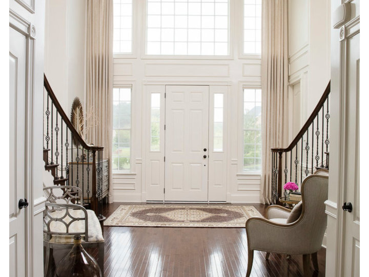 Foyer - Traditional Entry
