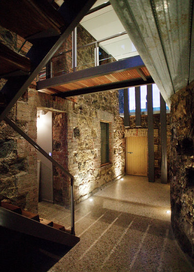 Rustic Entry by Centrum Architects