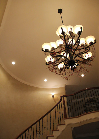 Traditional Entry Grapvine and Berry Garland in the Foyer Chandelier