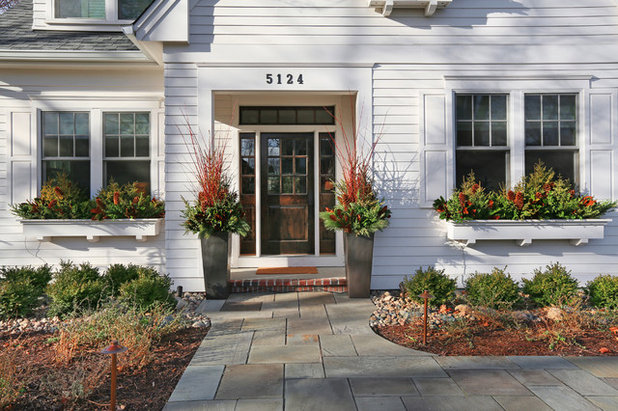 Transitional Entry by Great Neighborhood Homes
