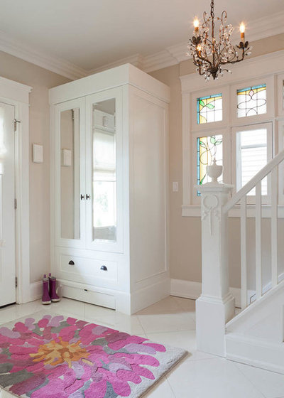 Transitional Entrance by Sealy Design Inc.