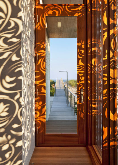 Beach Style Entry by aamodt / plumb architects