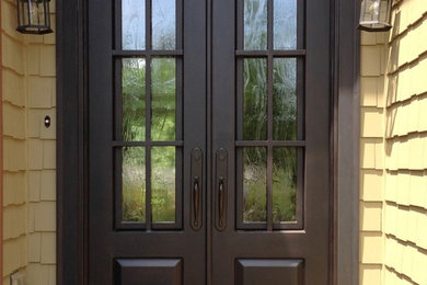 アトランタにあるトラディショナルスタイルのおしゃれな玄関ドア (金属製ドア) の写真