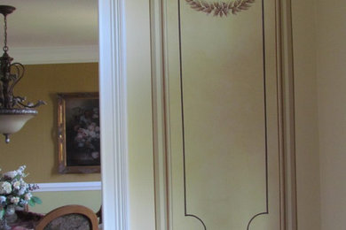 This is an example of a traditional foyer in Philadelphia.