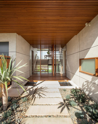 Contemporary Entry by Richard Cole Architecture