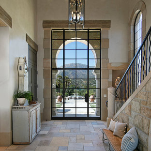 Idee per un corridoio mediterraneo con pareti bianche, una porta singola, una porta in vetro e pavimento beige