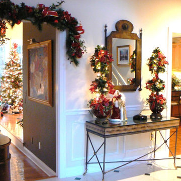 Holiday Decor in the Foyer