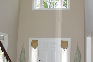 Inspiration for a timeless entryway remodel in Columbus