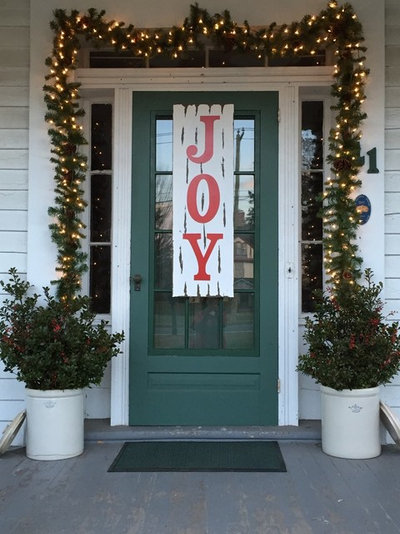50 Festive Holiday Doors