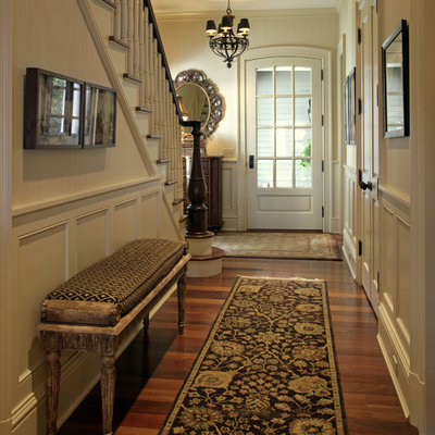 Example of a classic entryway design in Minneapolis