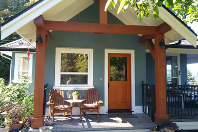Cottage entryway photo in Vancouver