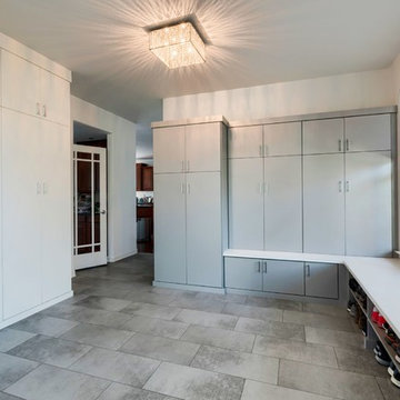 Large Mudroom for Family of 6