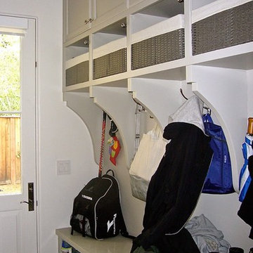 LAUNDRY ROOM ENTRY - Custom Cubbies