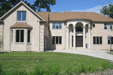 Example of a tuscan entryway design in Chicago