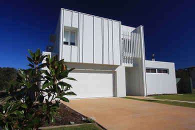 Design ideas for a contemporary entrance in Gold Coast - Tweed.