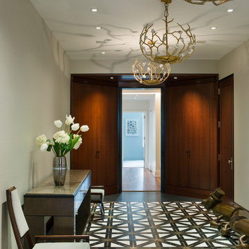 Luxury Apartment - Foyer