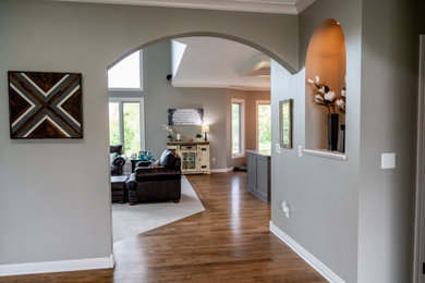 Example of a minimalist entryway design in Minneapolis