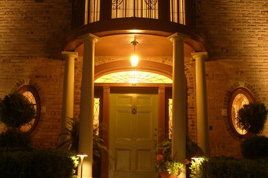 Example of a classic entryway design in Indianapolis
