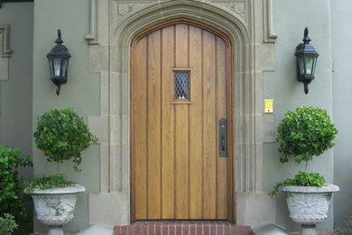 Elegant entryway photo in Sacramento