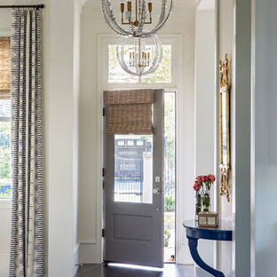 Imagen de distribuidor clásico renovado con paredes blancas, suelo de madera oscura, puerta simple, puerta gris y suelo marrón