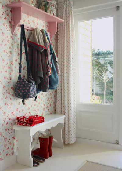 Shabby-chic Style Entry by Holly Marder