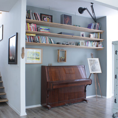 Inspiration for an eclectic foyer remodel in Tel Aviv