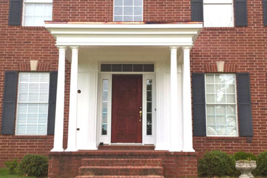 Example of a classic entryway design in Little Rock