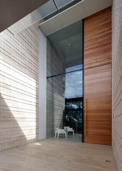 Contemporary Entrance by Greg Shand Architects