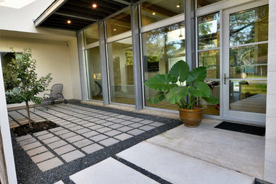 Example of a minimalist entryway design in Houston