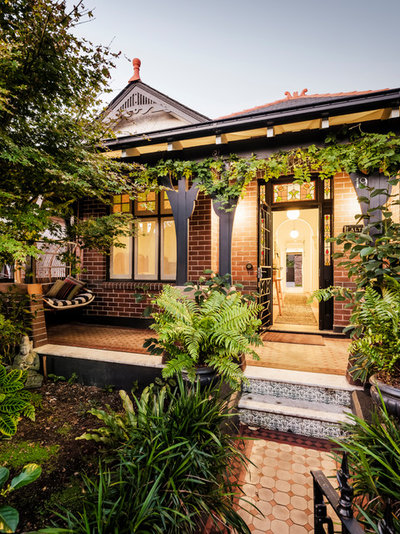 Contemporary Entry by Kate Mountstephens Architecture+Heritage