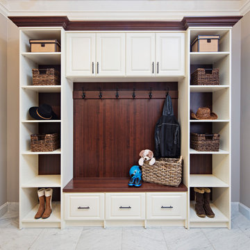 Paoli Showroom Contrast Mudroom