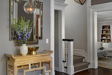 Example of a transitional entryway design in New York