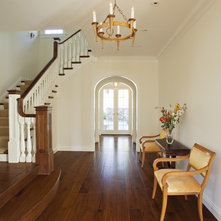 Traditional Entry by Matarozzi Pelsinger Builders