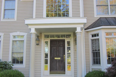 Example of a classic entryway design in Bridgeport