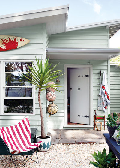 Beach Style Entry by Dulux Paint