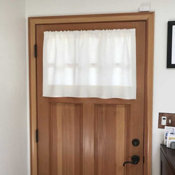 Privacy curtain for front door