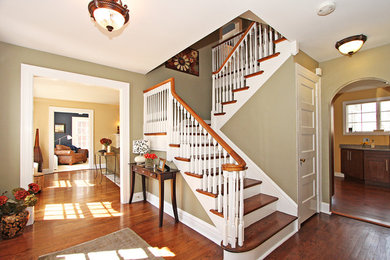 Entryway - traditional entryway idea in Raleigh