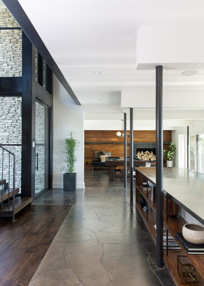 Contemporary Entry by Blue Horse Building & Design
