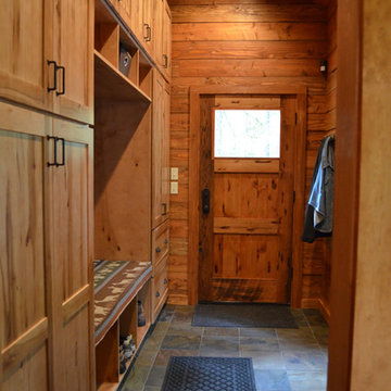 Rustic Cabin - Entry/Mudroom
