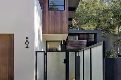 Contemporary entrance in Los Angeles.