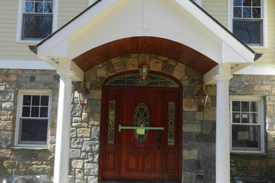 Example of a classic entryway design in New York