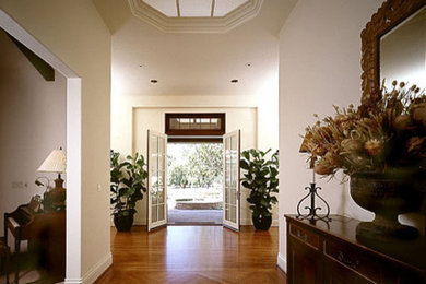 Elegant entryway photo in San Francisco
