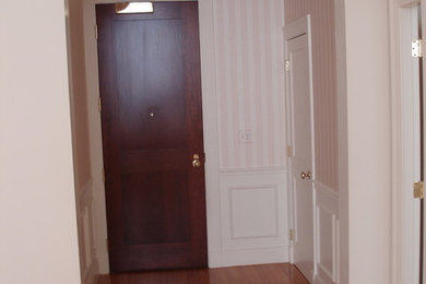 Example of an eclectic entryway design in Boston