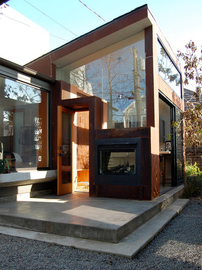Modern Entry by Winslow Architecture & Urban Design