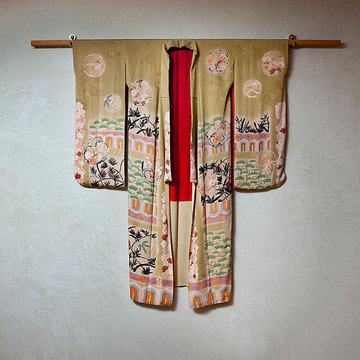 Showcasing antique kimono