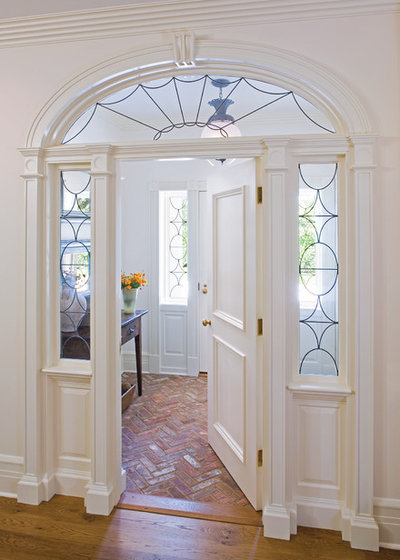 Traditional Entry by PBDW Architects